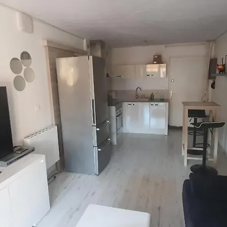 Flat With Swimming Pool 5min From The Beach Apartamento Fréjus